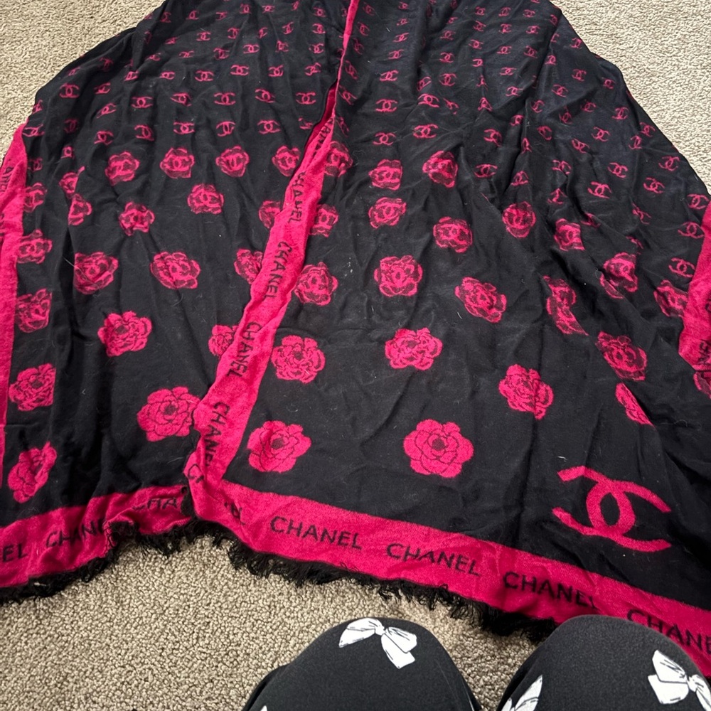 Black and Pink logo  Floral reversible Scarf